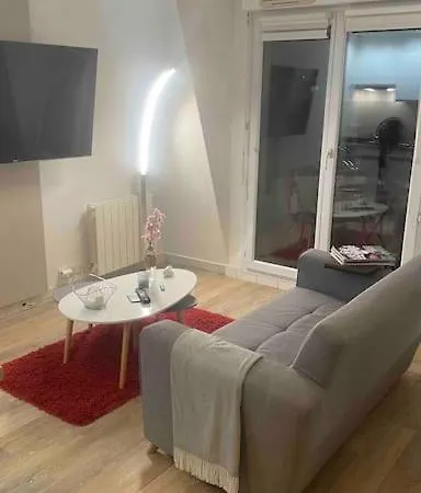 Denier Etage Avec Parking Apartment