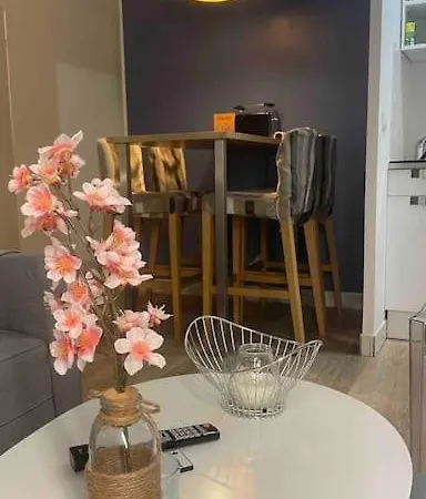 Denier Etage Avec Parking Apartment *